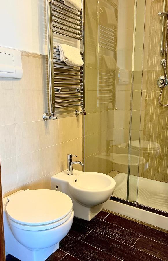 Allakala Rooms & Apartament Palermo Buitenkant foto